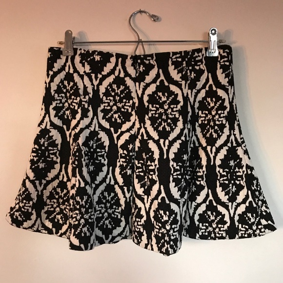 Lovers + Friends ๐ค skirt. - Picture 4 of 8